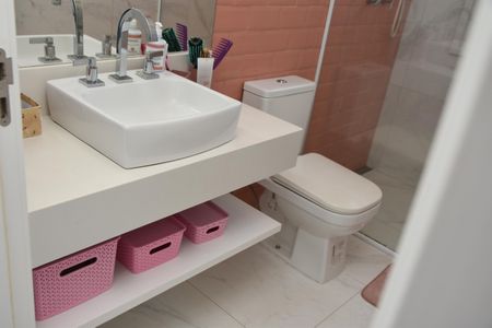 Casa de condomínio para alugar com 322m², 4 quartos e 4 vagas Casa de condomínio para alugar com 322m², 4 quartos e 4 vagasBanheiro da Suíte 3