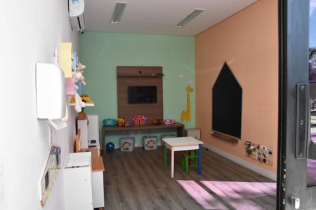Casa de condomínio para alugar com 322m², 4 quartos e 4 vagas Casa de condomínio para alugar com 322m², 4 quartos e 4 vagasBrinquedoteca