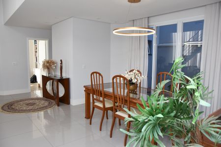 Casa de condomínio para alugar com 322m², 4 quartos e 4 vagas Casa de condomínio para alugar com 322m², 4 quartos e 4 vagasSala de Jantar