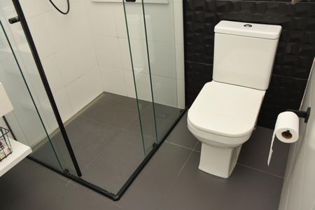 Casa de condomínio para alugar com 322m², 4 quartos e 4 vagas Casa de condomínio para alugar com 322m², 4 quartos e 4 vagasBanheiro da Suíte 2