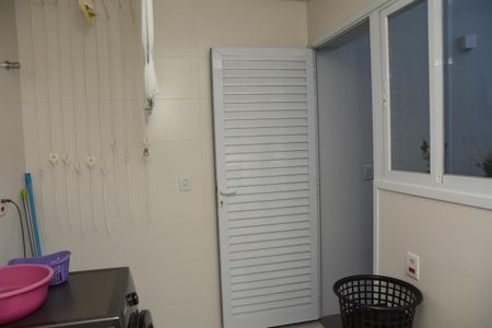 Casa de condomínio para alugar com 322m², 4 quartos e 4 vagas Casa de condomínio para alugar com 322m², 4 quartos e 4 vagasÁrea de Serviço