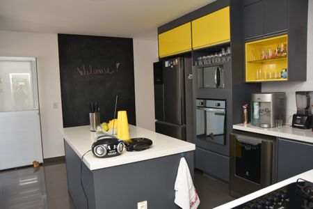 Casa de condomínio para alugar com 322m², 4 quartos e 4 vagas Casa de condomínio para alugar com 322m², 4 quartos e 4 vagasCozinha - Armários