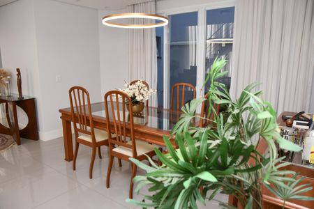 Casa de condomínio para alugar com 322m², 4 quartos e 4 vagas Casa de condomínio para alugar com 322m², 4 quartos e 4 vagasSala de Jantar