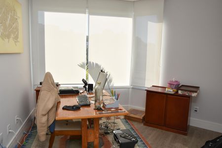 Casa de condomínio para alugar com 322m², 4 quartos e 4 vagas Casa de condomínio para alugar com 322m², 4 quartos e 4 vagasEscritório