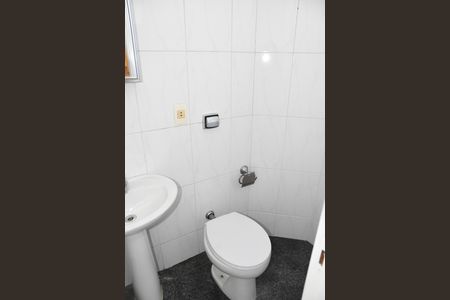 banheiro da area de serviço de apartamento à venda com 3 quartos, 135m² em Anhangabaú, Jundiaí