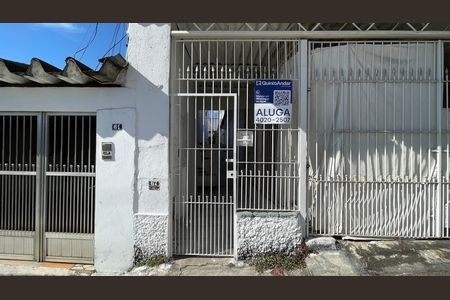 Fachada + Placa de casa para alugar com 1 quarto, 76m² em Vila Matilde, São Paulo
