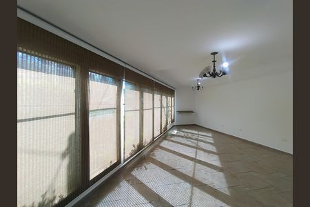 Casa de condomínio à venda com 350m², 3 quartos e 2 vagas Casa de condomínio à venda com 350m², 3 quartos e 2 vagasSala