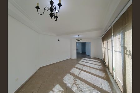Casa de condomínio à venda com 350m², 3 quartos e 2 vagas Casa de condomínio à venda com 350m², 3 quartos e 2 vagasSala