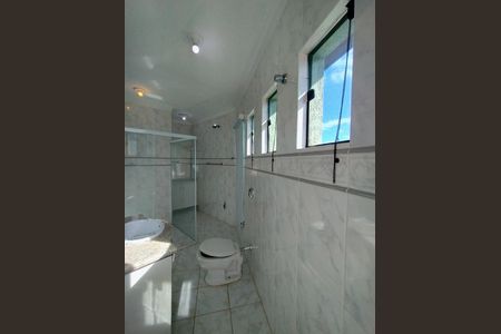 Casa de condomínio à venda com 350m², 3 quartos e 2 vagas Casa de condomínio à venda com 350m², 3 quartos e 2 vagasQuarto 1 - Suíte Banheiro