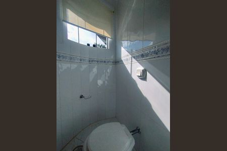 Casa de condomínio à venda com 350m², 3 quartos e 2 vagas Casa de condomínio à venda com 350m², 3 quartos e 2 vagasBanheiro Social