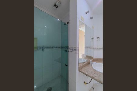 Casa de condomínio à venda com 350m², 3 quartos e 2 vagas Casa de condomínio à venda com 350m², 3 quartos e 2 vagasBanheiro Social