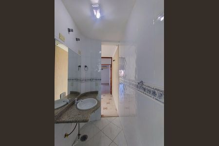 Casa de condomínio à venda com 350m², 3 quartos e 2 vagas Casa de condomínio à venda com 350m², 3 quartos e 2 vagasBanheiro Social