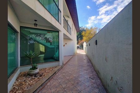 Casa de condomínio à venda com 350m², 3 quartos e 2 vagas Casa de condomínio à venda com 350m², 3 quartos e 2 vagasGaragem