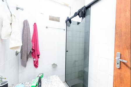 Banheiro de apartamento à venda com 2 quartos, 43m² em Eldorado, Contagem
