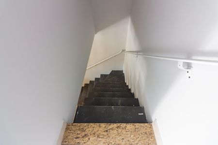 Escada de casa para alugar com 3 quartos, 60m² em Jardim das Flores, Osasco