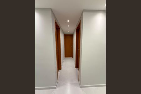 Corredor de apartamento à venda com 2 quartos, 55m² em Taquara, Rio de Janeiro