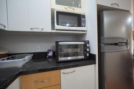 Cozinha de apartamento para alugar com 2 quartos, 76m² em Jurerê, Florianópolis