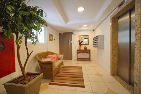 Hall de entrada/Elevador de apartamento para alugar com 2 quartos, 76m² em Jurerê, Florianópolis