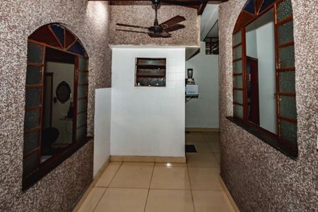Casa à venda com 240m², 4 quartos e 2 vagasCorredor