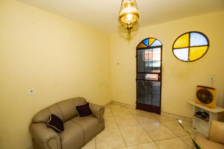 Casa à venda com 240m², 4 quartos e 2 vagasSala