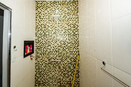 Casa à venda com 240m², 4 quartos e 2 vagasBanheiro da suíte