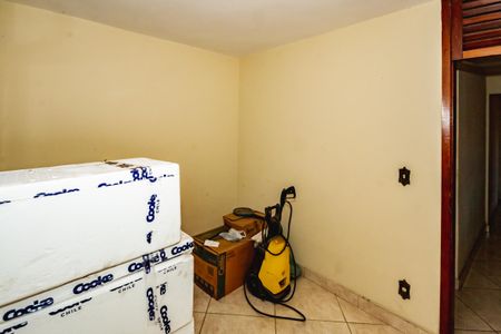 Casa à venda com 240m², 4 quartos e 2 vagasQuarto