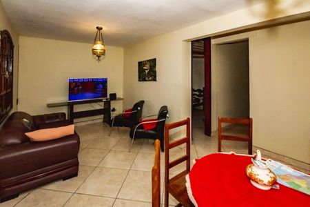 Casa à venda com 240m², 4 quartos e 2 vagasSala