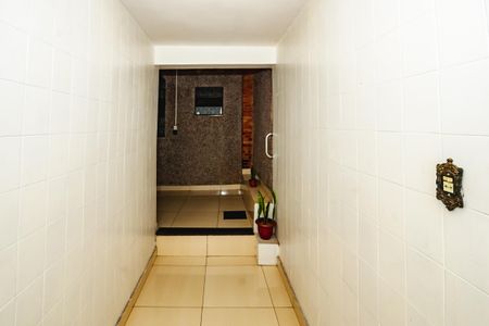 Casa à venda com 240m², 4 quartos e 2 vagasCorredor