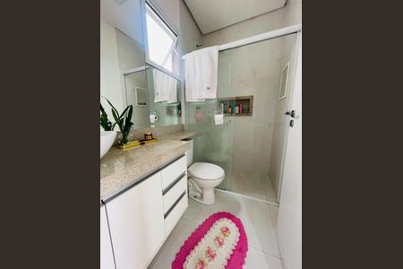 Apartamento à venda com 110m², 2 quartos e 1 vaga Apartamento à venda com 110m², 2 quartos e 1 vagaBanheiro