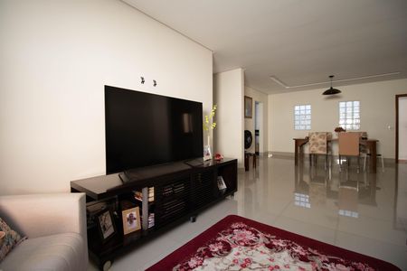 Casa à venda com 350m², 2 quartos e 3 vagas Casa à venda com 350m², 2 quartos e 3 vagasSala 2