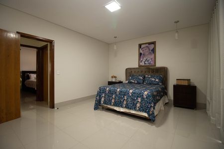 Casa à venda com 350m², 2 quartos e 3 vagas Casa à venda com 350m², 2 quartos e 3 vagasSuíte