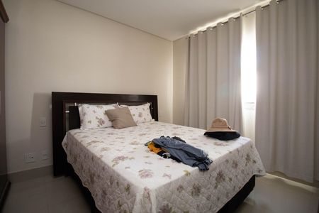 Casa à venda com 350m², 2 quartos e 3 vagas Casa à venda com 350m², 2 quartos e 3 vagasQuarto