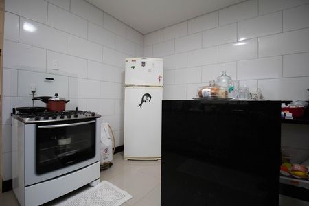 Casa à venda com 350m², 2 quartos e 3 vagas Casa à venda com 350m², 2 quartos e 3 vagasCozinha