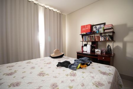 Casa à venda com 350m², 2 quartos e 3 vagas Casa à venda com 350m², 2 quartos e 3 vagasQuarto