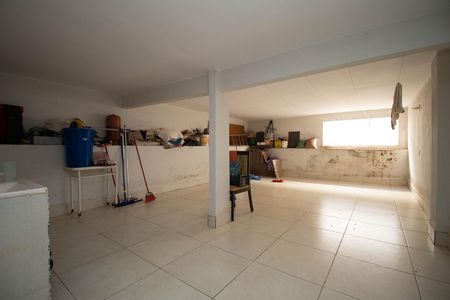 Casa à venda com 350m², 2 quartos e 3 vagas Casa à venda com 350m², 2 quartos e 3 vagasÁrea de Serviço
