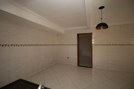 Casa à venda com 350m², 2 quartos e 3 vagas Casa à venda com 350m², 2 quartos e 3 vagasCozinha