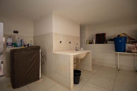 Casa à venda com 350m², 2 quartos e 3 vagas Casa à venda com 350m², 2 quartos e 3 vagasÁrea de Serviço