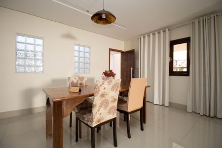 Casa à venda com 350m², 2 quartos e 3 vagas Casa à venda com 350m², 2 quartos e 3 vagasSala 3
