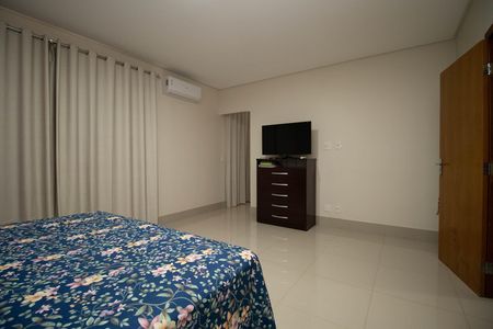 Casa à venda com 350m², 2 quartos e 3 vagas Casa à venda com 350m², 2 quartos e 3 vagasSuíte