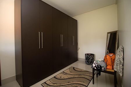 Casa à venda com 350m², 2 quartos e 3 vagas Casa à venda com 350m², 2 quartos e 3 vagasCloset da Suíte