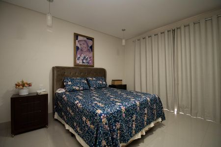 Casa à venda com 350m², 2 quartos e 3 vagas Casa à venda com 350m², 2 quartos e 3 vagasSuíte