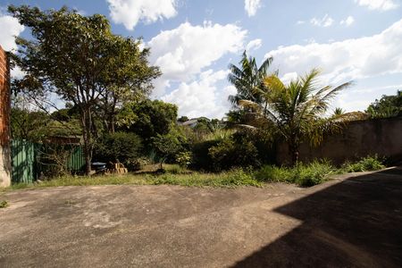 Casa à venda com 350m², 2 quartos e 3 vagas Casa à venda com 350m², 2 quartos e 3 vagasQuintal