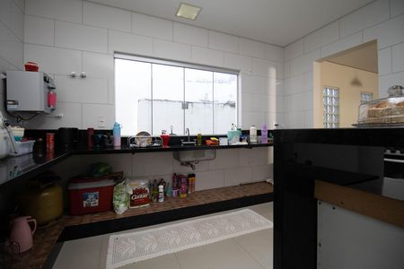 Casa à venda com 350m², 2 quartos e 3 vagas Casa à venda com 350m², 2 quartos e 3 vagasCozinha