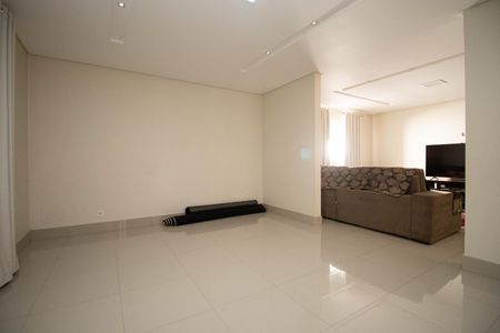 Casa à venda com 350m², 2 quartos e 3 vagas Casa à venda com 350m², 2 quartos e 3 vagasSala 1