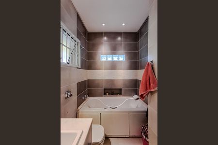 Casa à venda com 170m², 3 quartos e 3 vagas Casa à venda com 170m², 3 quartos e 3 vagasBanheiro da Suíte