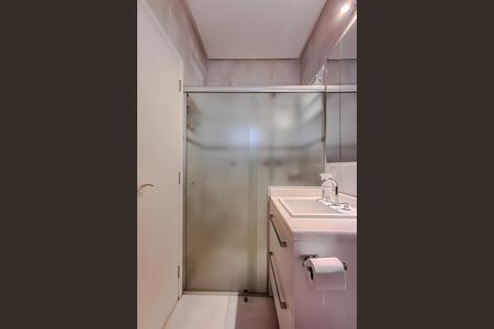 Casa à venda com 170m², 3 quartos e 3 vagas Casa à venda com 170m², 3 quartos e 3 vagasBanheiro da Suíte