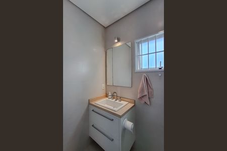 Casa à venda com 170m², 3 quartos e 3 vagas Casa à venda com 170m², 3 quartos e 3 vagasBanheiro