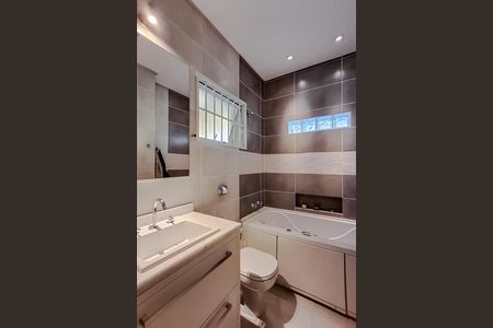 Casa à venda com 170m², 3 quartos e 3 vagas Casa à venda com 170m², 3 quartos e 3 vagasBanheiro da Suíte