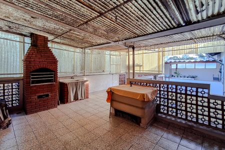 Casa à venda com 170m², 3 quartos e 3 vagas Casa à venda com 170m², 3 quartos e 3 vagasChurrasqueira
