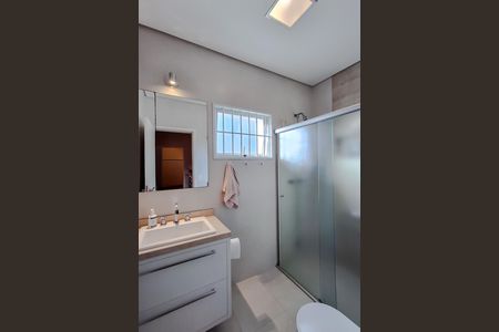 Casa à venda com 170m², 3 quartos e 3 vagas Casa à venda com 170m², 3 quartos e 3 vagasBanheiro